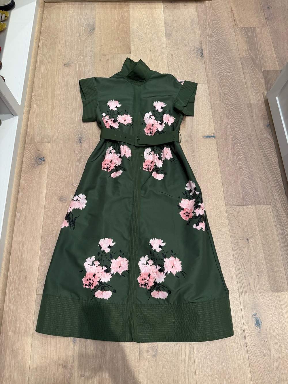 Tuckernuck Olive and Pressed Powder Floral Belted Midi Dress - Picture 3 of 4